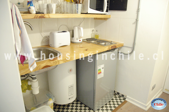 PF-TS: Cuenta con medio refrigerador y termo para agua caliente