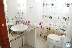 RE-CG: Baño del segundo piso compartido por habitaciones 4, 5 y 6