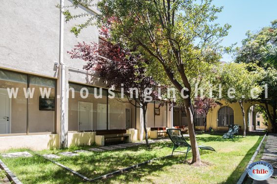 RE-HO: Vista de habitaciones desde jardines